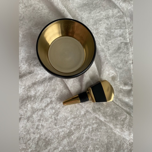 Nero D’oro Bottle Stoper & Bottle Coaster set - Picture 2 of 4